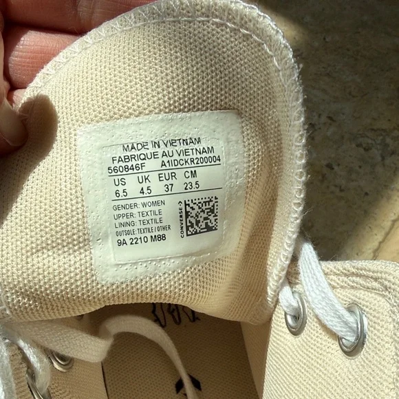 BNWOT Converse White High Top Canvas Sneakers with Black Trim - Picture 4 of 5